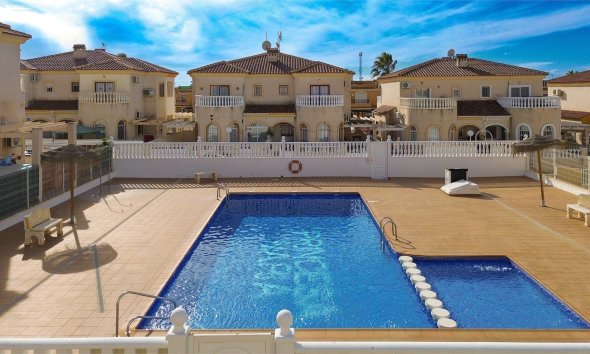 Resale - Townhouse / Terraced House - Torrevieja - Nueva Torrevieja