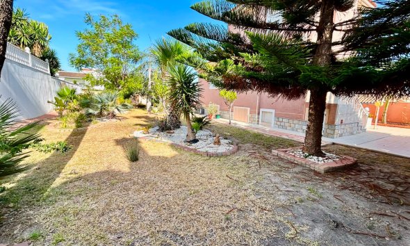 Resale - Villa / House - Orihuela - Los Balcones