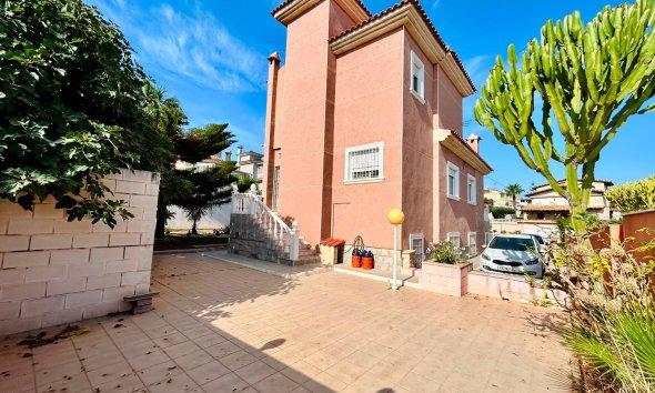 Resale - Villa / House - Orihuela - Los Balcones