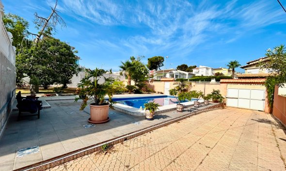 Resale - Villa / House - Orihuela - Los Balcones
