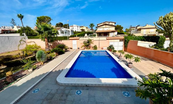 Resale - Villa / House - Orihuela - Los Balcones