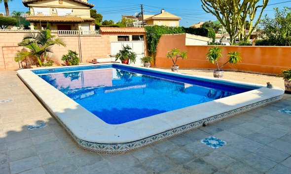 Resale - Villa / House - Orihuela - Los Balcones