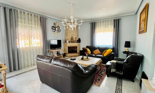 Resale - Villa / House - Orihuela - Los Balcones