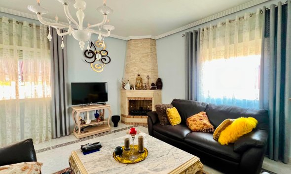 Resale - Villa / House - Orihuela - Los Balcones