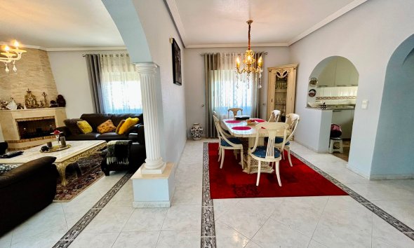 Resale - Villa / House - Orihuela - Los Balcones