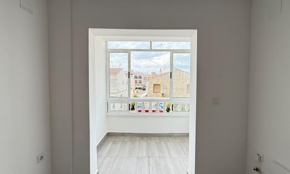 Resale - Apartament / Duplex - Torrevieja - Habaneras