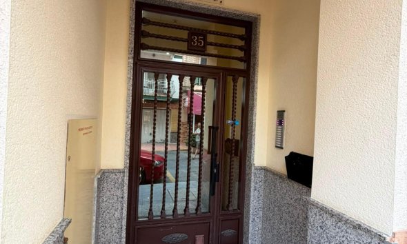 Resale - Apartament / Duplex - Torrevieja - Estacion de autobuses
