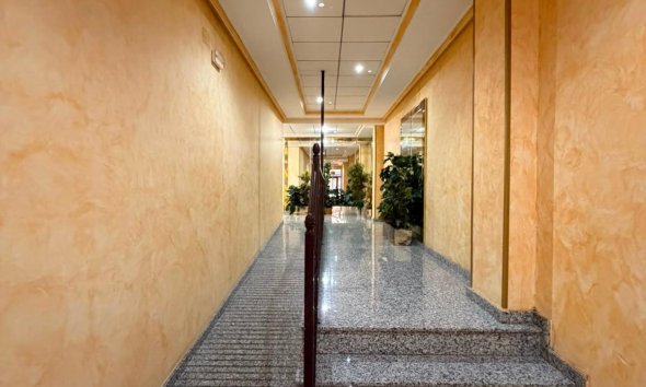 Resale - Apartament / Duplex - Torrevieja - Estacion de autobuses