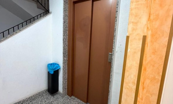 Resale - Apartament / Duplex - Torrevieja - Estacion de autobuses