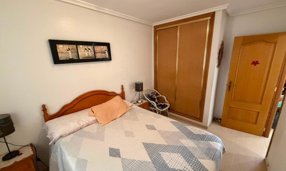 Resale - Apartament / Duplex - Torrevieja - Estacion de autobuses
