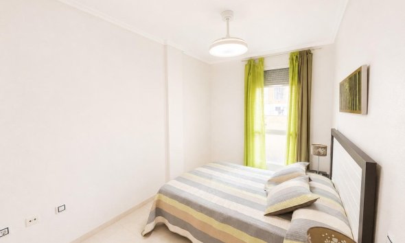 Resale - Apartament / Duplex - Torrevieja - Estacion de autobuses