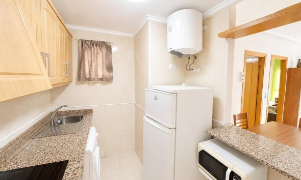Resale - Apartament / Duplex - Torrevieja - Estacion de autobuses