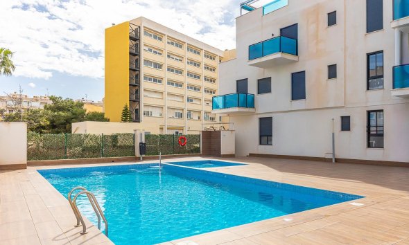 Resale - Apartament / Duplex - Torrevieja - Estacion de autobuses