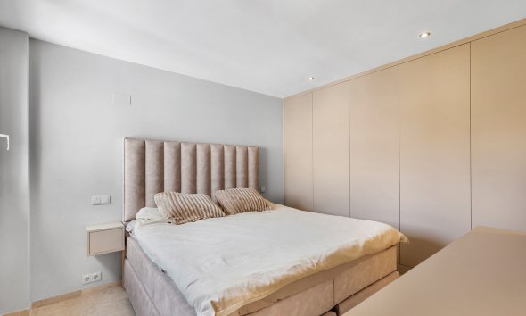 Resale - Apartament / Duplex - Torrevieja - Punta Prima