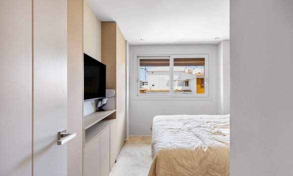 Resale - Apartament / Duplex - Torrevieja - Punta Prima