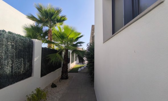Resale - Villa / House - Polop - Alberca