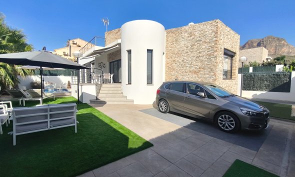 Resale - Villa / House - Polop - Alberca