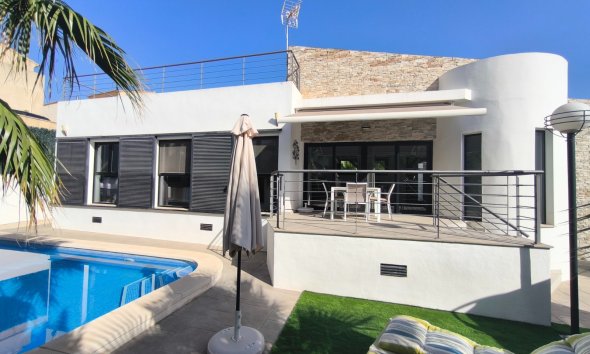 Resale - Villa / House - Polop - Alberca