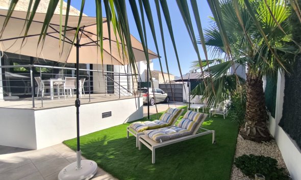 Resale - Villa / House - Polop - Alberca