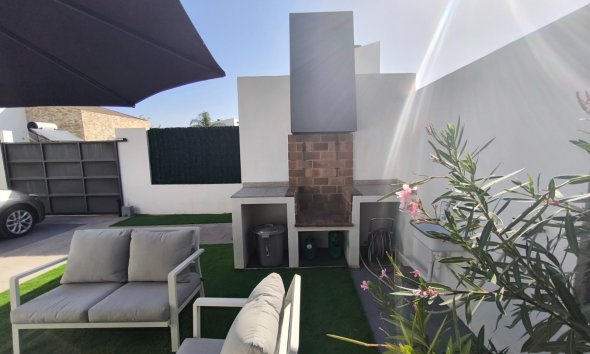 Resale - Villa / House - Polop - Alberca