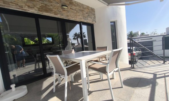 Resale - Villa / House - Polop - Alberca