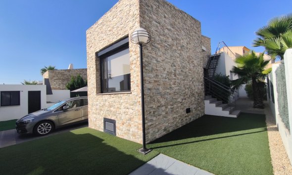 Resale - Villa / House - Polop - Alberca