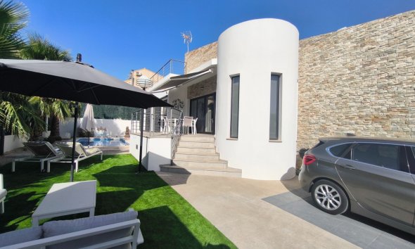 Resale - Villa / House - Polop - Alberca