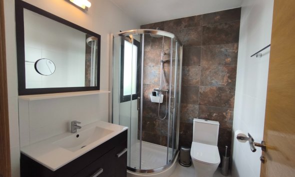 Resale - Villa / House - Polop - Alberca