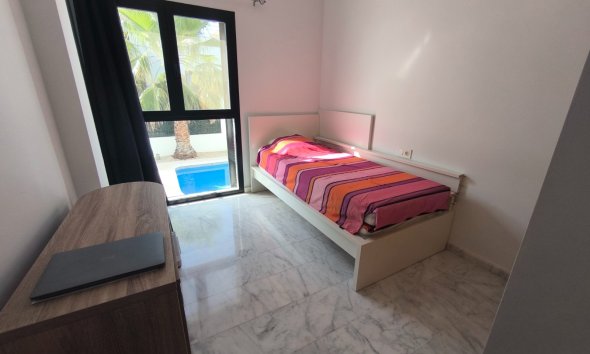 Resale - Villa / House - Polop - Alberca