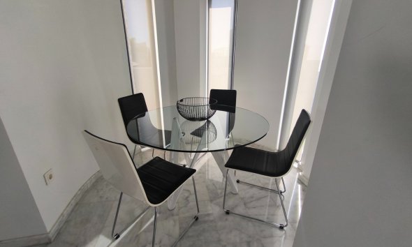 Resale - Villa / House - Polop - Alberca