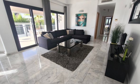 Resale - Villa / House - Polop - Alberca