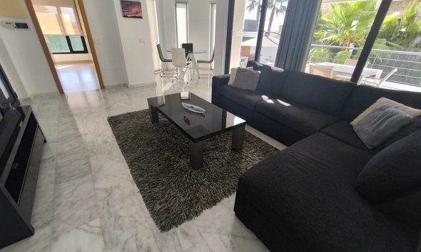 Resale - Villa / House - Polop - Alberca