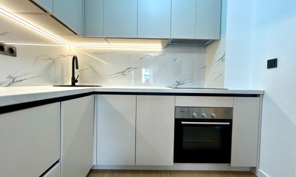 Resale - Apartament / Duplex - Torrevieja - Punta Prima