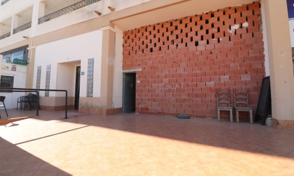Reventa - Local Comercial - Los Montesinos - Entre Naranjos / Vistabella Golf