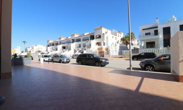 Reventa - Local Comercial - Los Montesinos - Entre Naranjos / Vistabella Golf