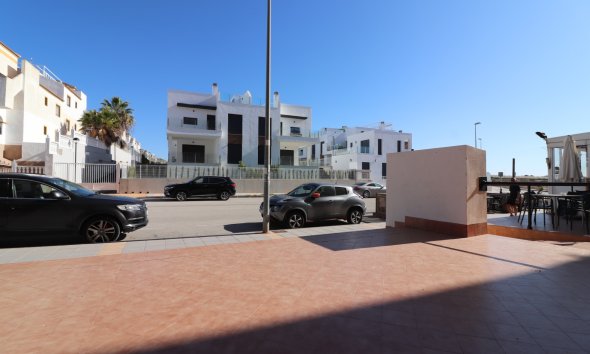Reventa - Local Comercial - Los Montesinos - Entre Naranjos / Vistabella Golf