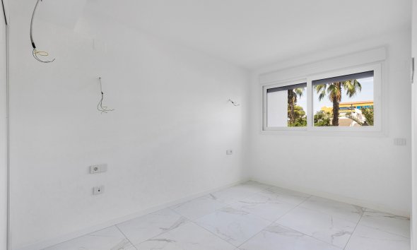 Resale - Apartament / Duplex - Torrevieja - Punta Prima