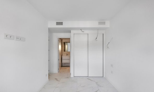 Resale - Apartament / Duplex - Torrevieja - Punta Prima