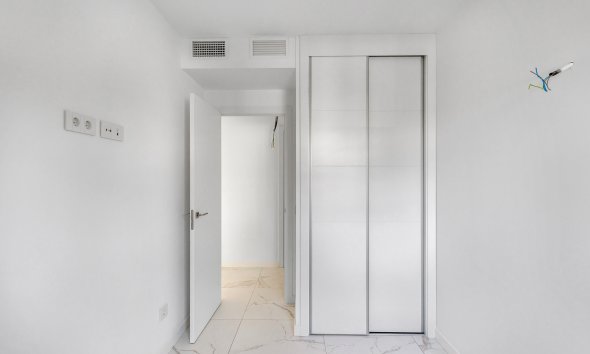 Resale - Apartament / Duplex - Torrevieja - Punta Prima