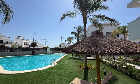 Reventa - Apartamento / Dúplex - Los Alcazares - Dolores De Pacheco