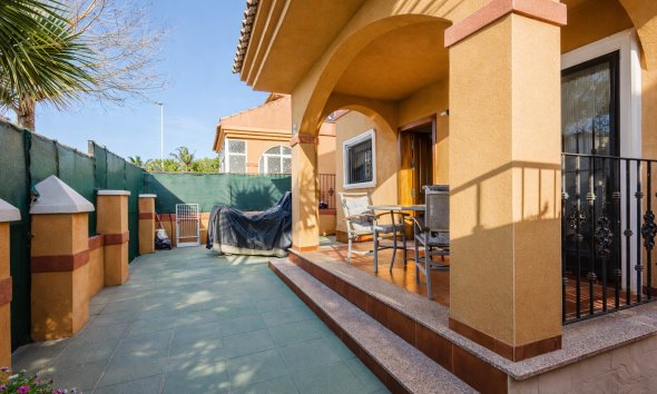 Reventa - Villa / Casa - Torrevieja - Aguas Nuevas