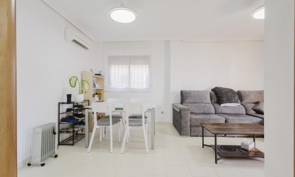 Reventa - Villa / Casa - Torrevieja - Aguas Nuevas