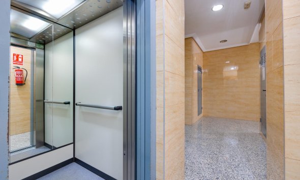 Resale - Apartament / Duplex - Torrevieja - Playa del Acequión