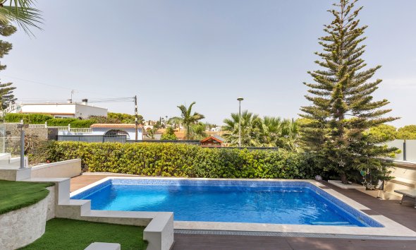 Resale - Villa / House - Torrevieja - Los Balcones