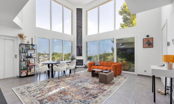 Resale - Villa / House - Torrevieja - Los Balcones