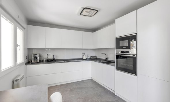 Resale - Villa / House - Torrevieja - Los Balcones