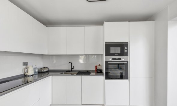 Resale - Villa / House - Torrevieja - Los Balcones