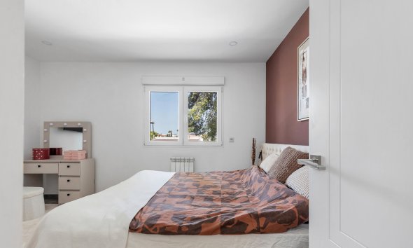 Resale - Villa / House - Torrevieja - Los Balcones