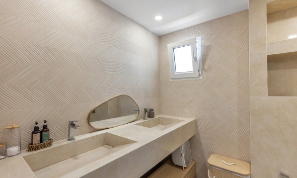 Resale - Villa / House - Torrevieja - Los Balcones