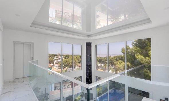 Resale - Villa / House - Torrevieja - Los Balcones